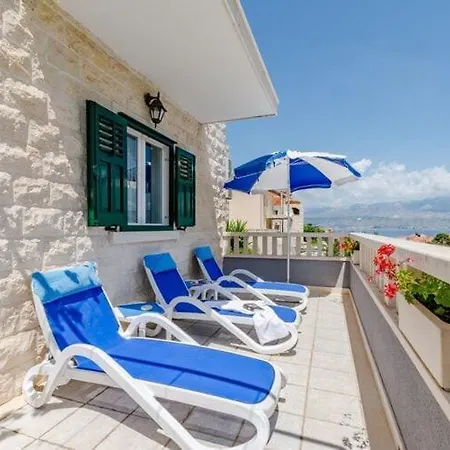 Blue Oasis - Three Bedroom St