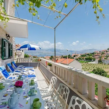 Blue Oasis - Three Bedroom St