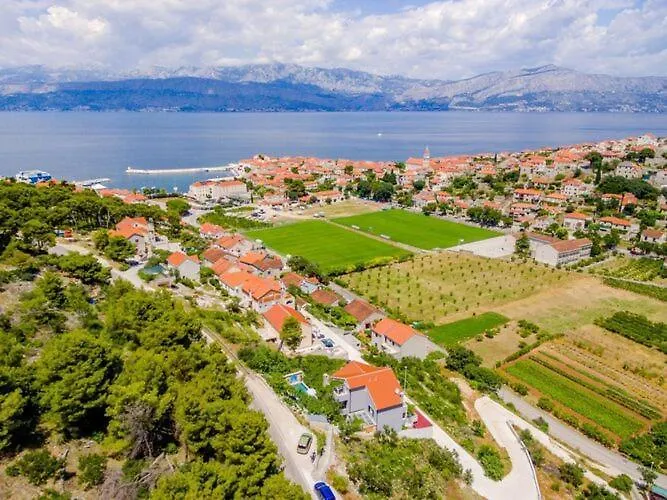 Blue Oasis - Three Bedroom St