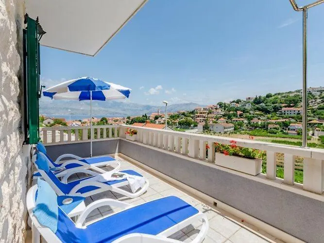 Blue Oasis - Three Bedroom St *