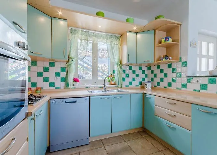 Blue Oasis - Three Bedroom St