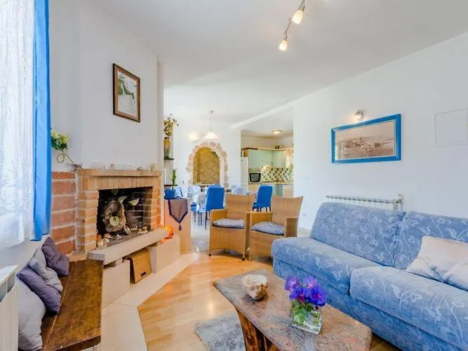 Blue Oasis - Three Bedroom St *