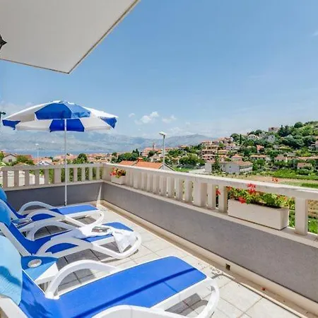 Blue Oasis - Three Bedroom St *